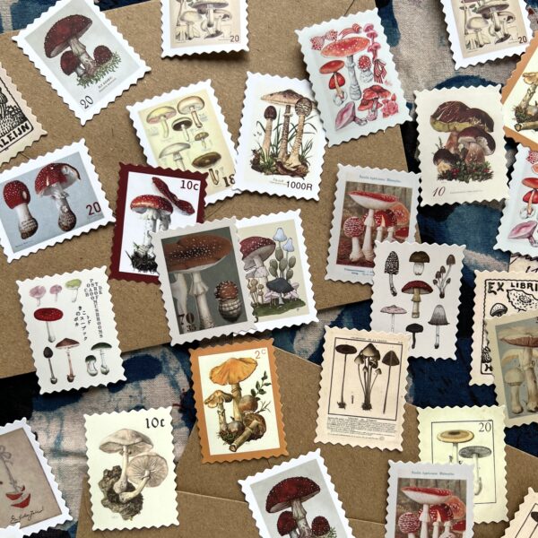 Stickers autocollants faux timbres champignons