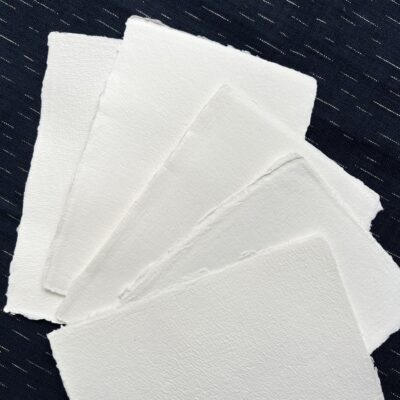 Papier artisanal blanc format rectangulaire