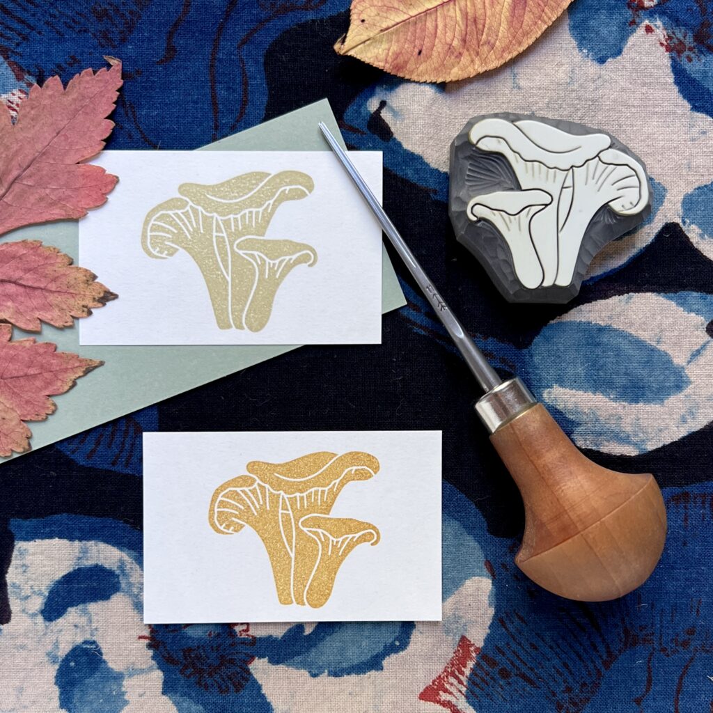 Tampon champignon, girolles, pour vos créations d'automne. Gravé à la main par Le Héron Graveur