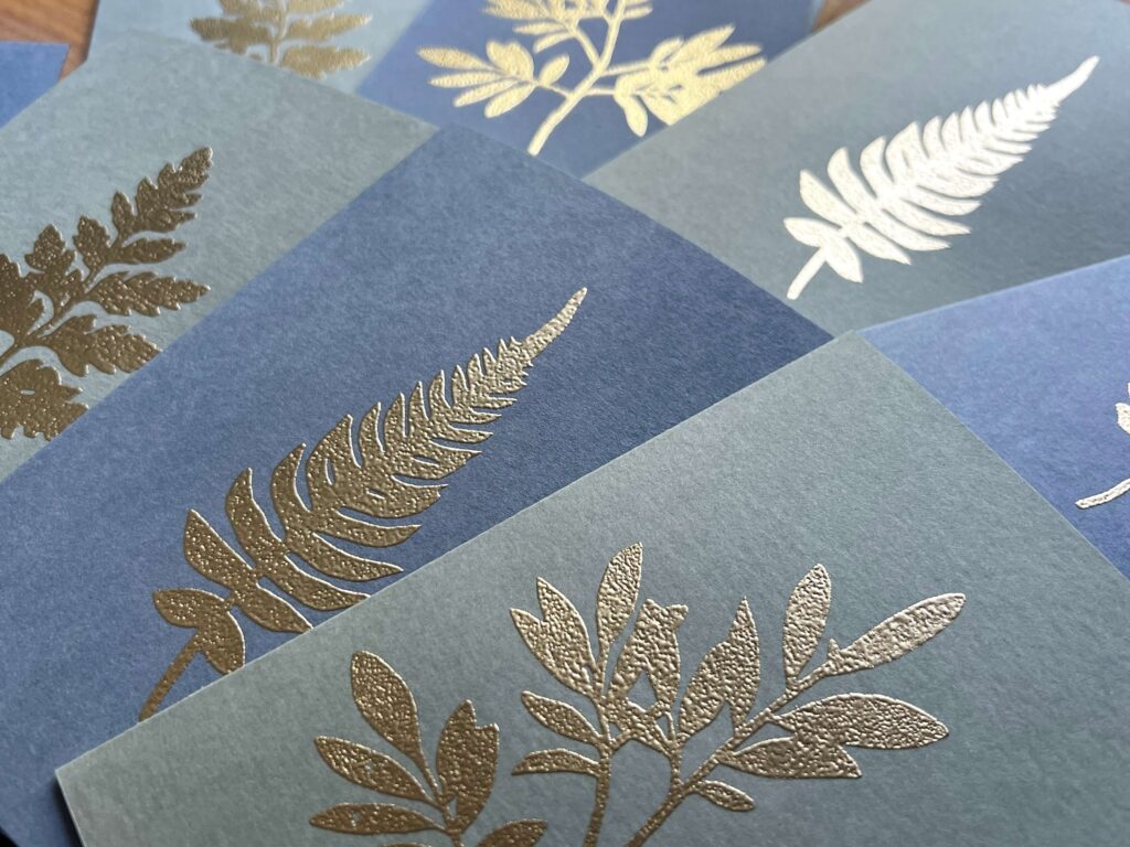 Cartes avec embossage à chaud, tampons imprimés en relief